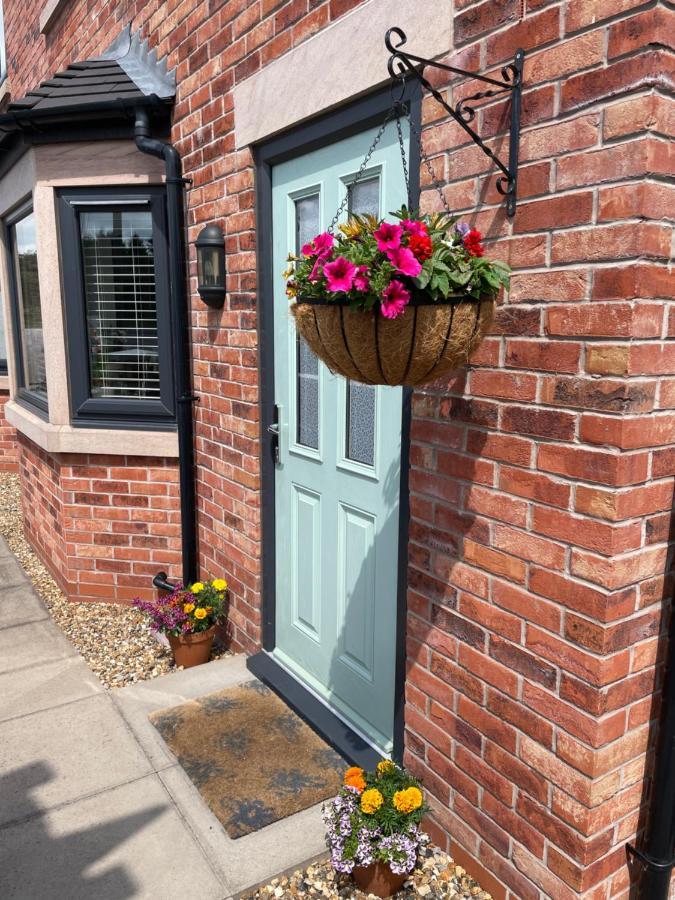 Abbey'S Inn Cheadle  Exterior foto